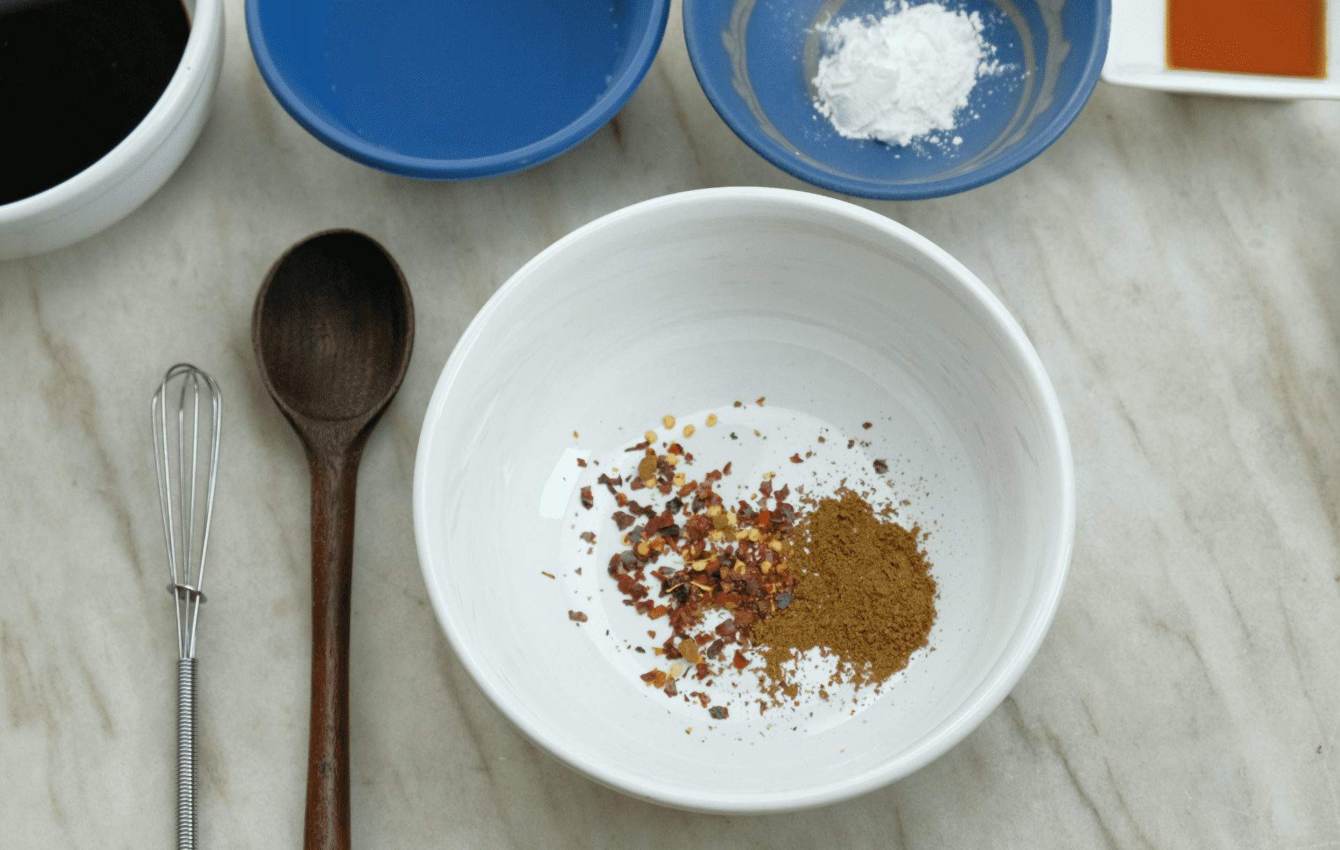 5 SPICE AND CHILI FLAKES