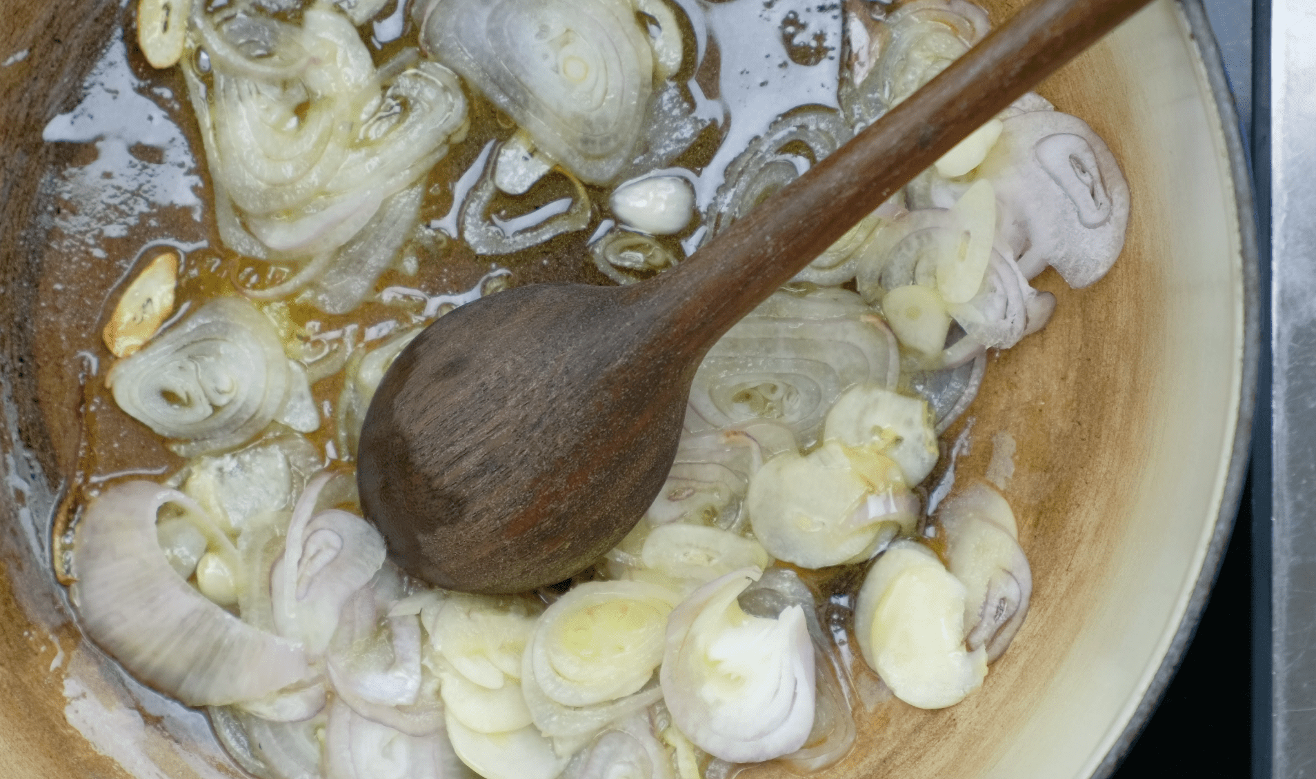 COOKING SHALLOTS_GARLIC FOR CREAMED SPINACH