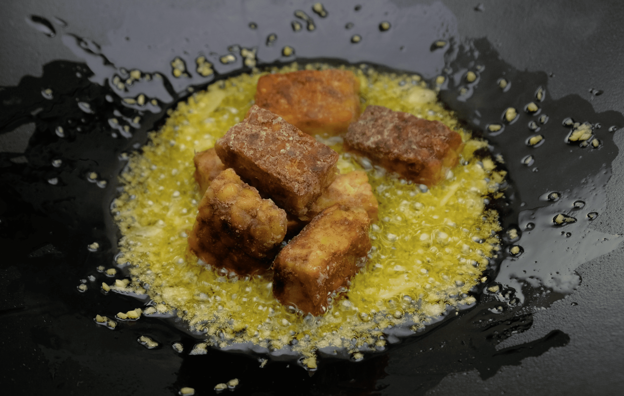 SAUTING, TEMPEH WITH GINGER AND GARLIC