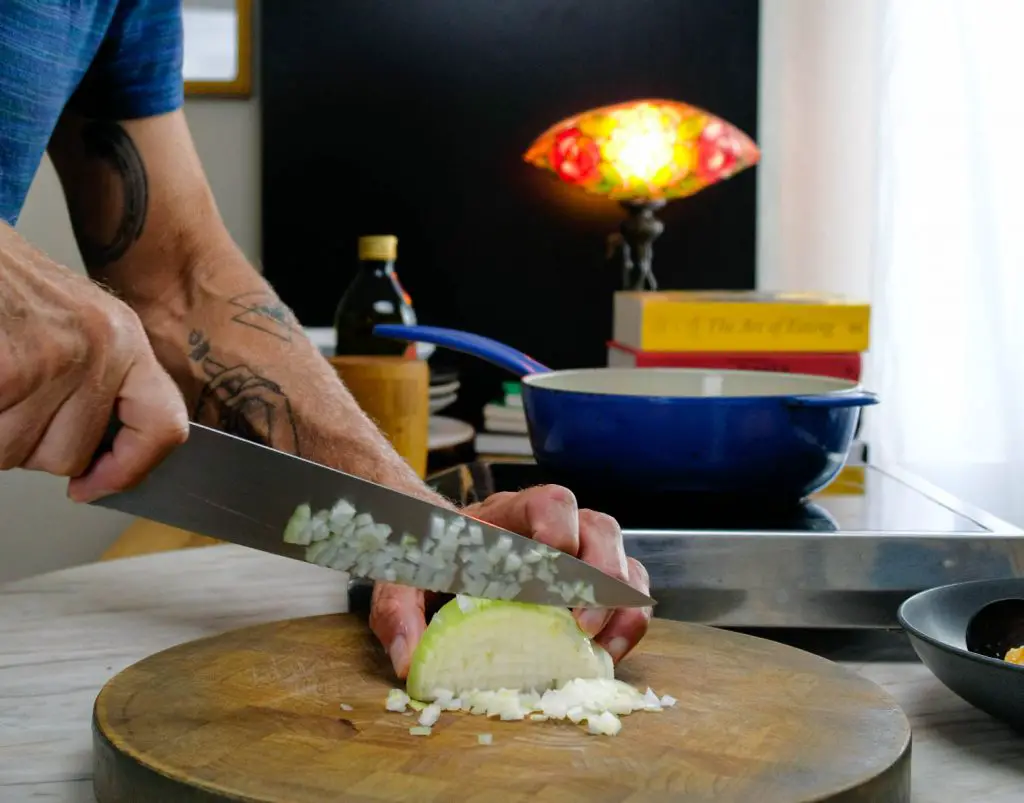 DICING YELLOW ONION