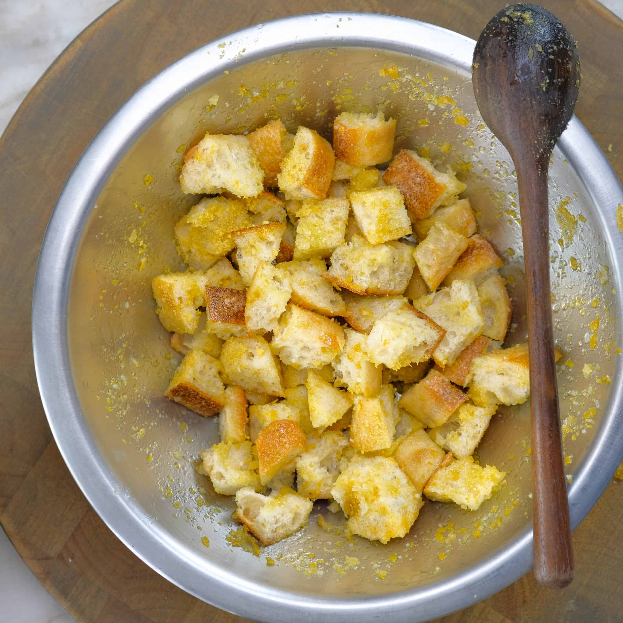 DICED BREAD, SEASONED WITH GARLIC, NUTRITIONAL YEAST, OLIVE OIL FOR CROUTONS,_