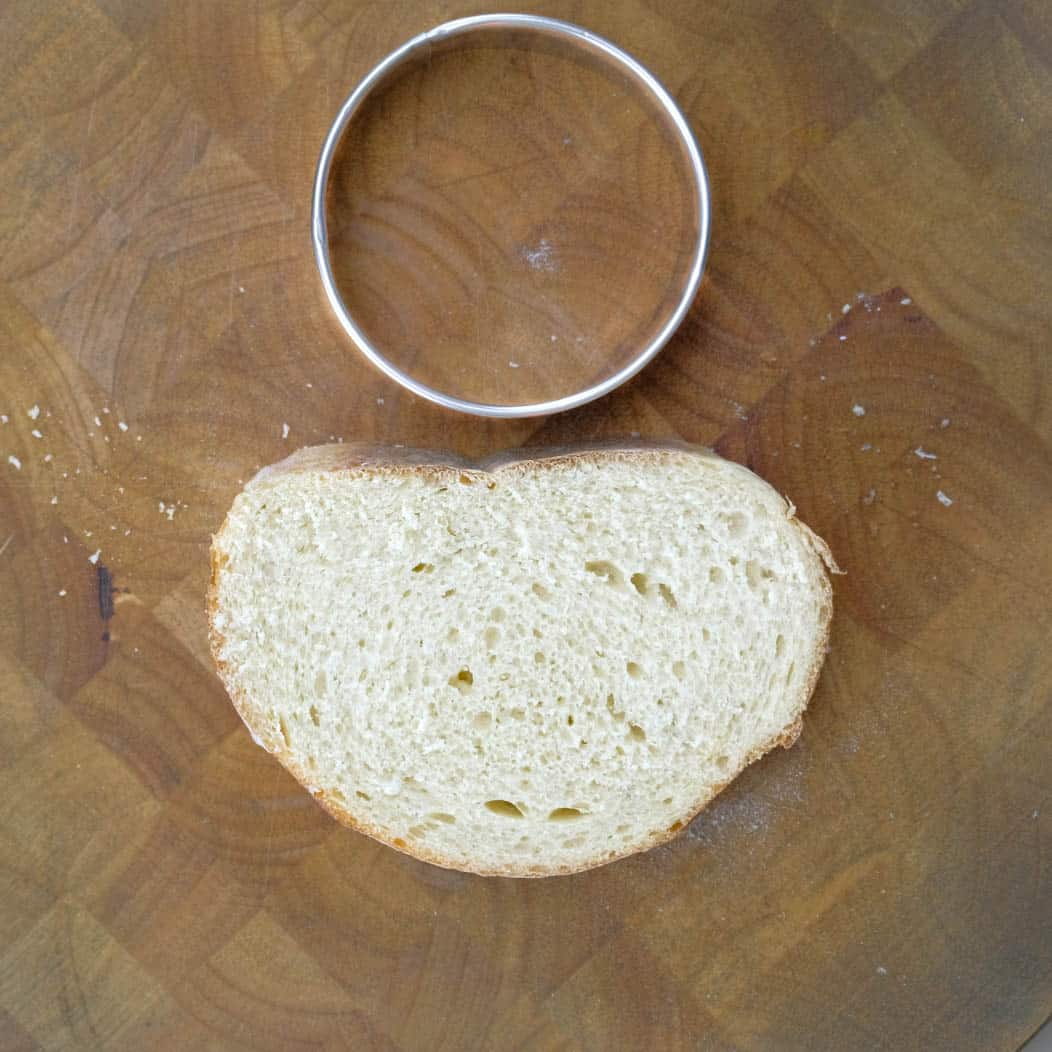 SLICING BREAD WITH RING MOLD