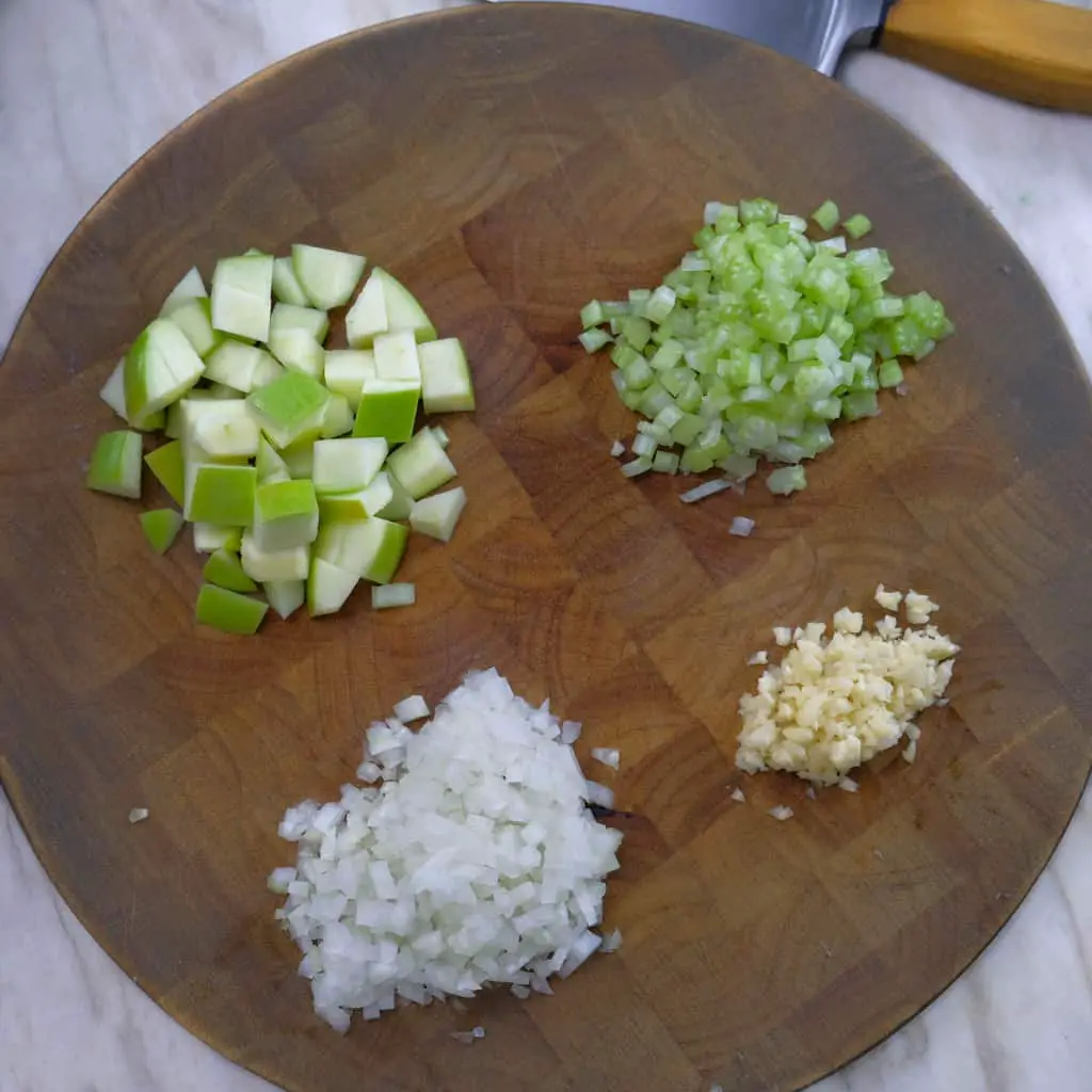 DICED ONION, GARLIC, APPLE AND CELERY STUFFING