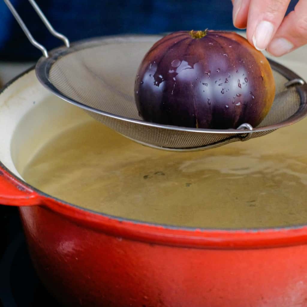 cooking tomato in boiling water_