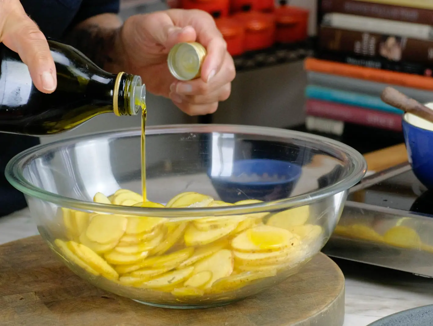 ADDING OIL AND SALT TO SLICED POTATOES
