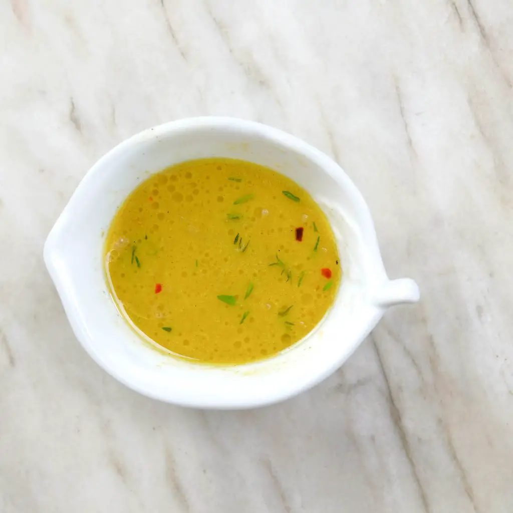 MUSTARD WHITE WINE SAUVE WITH RED PEPPER FLAKES