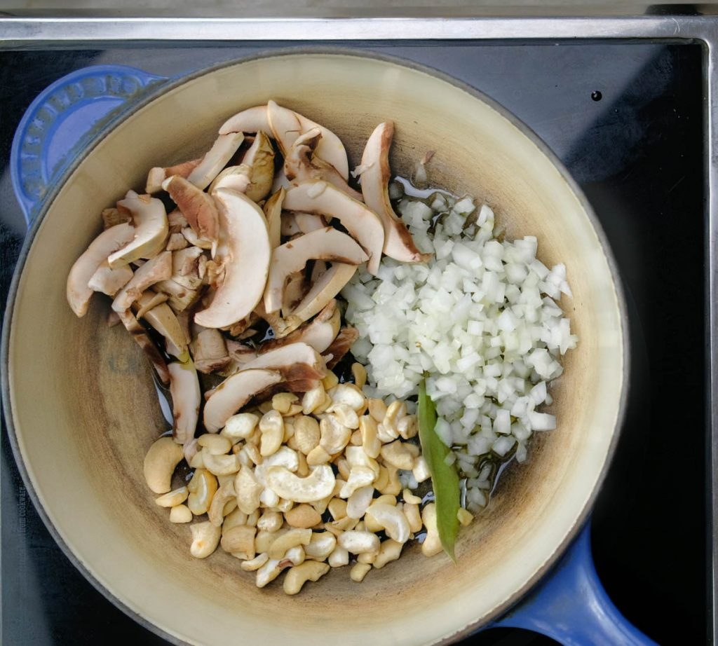 diced onion, button mushroom, cashews, bay leaf for vegan heavy cream