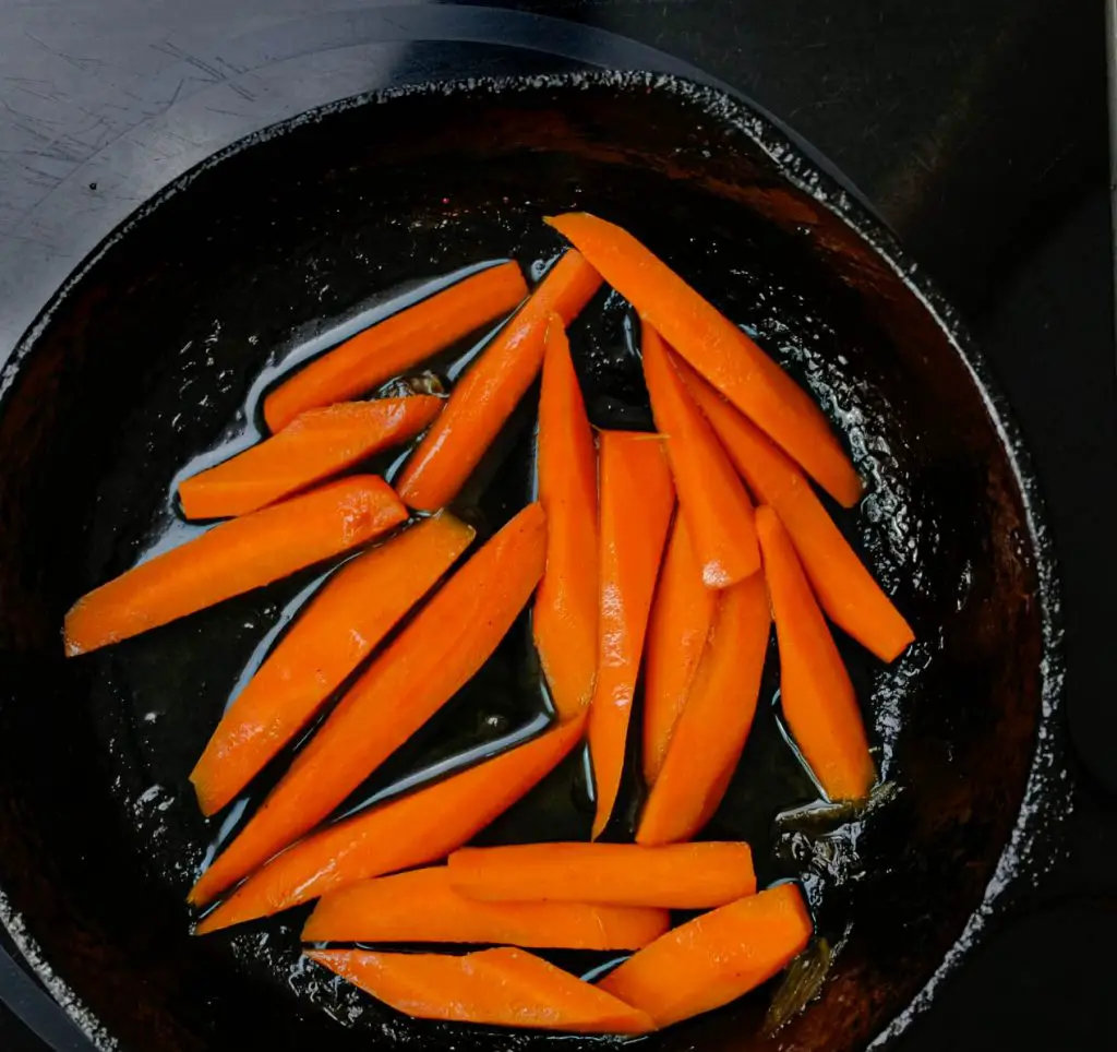 COOKING GLAZED CARROTS