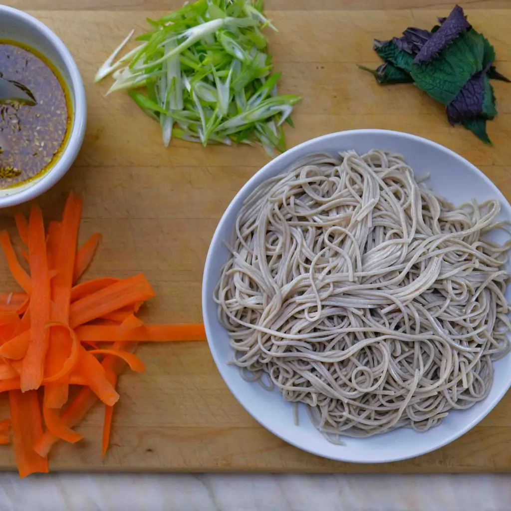 COOKED SOBA NOODLES, PREPPED INGREDIENTS_