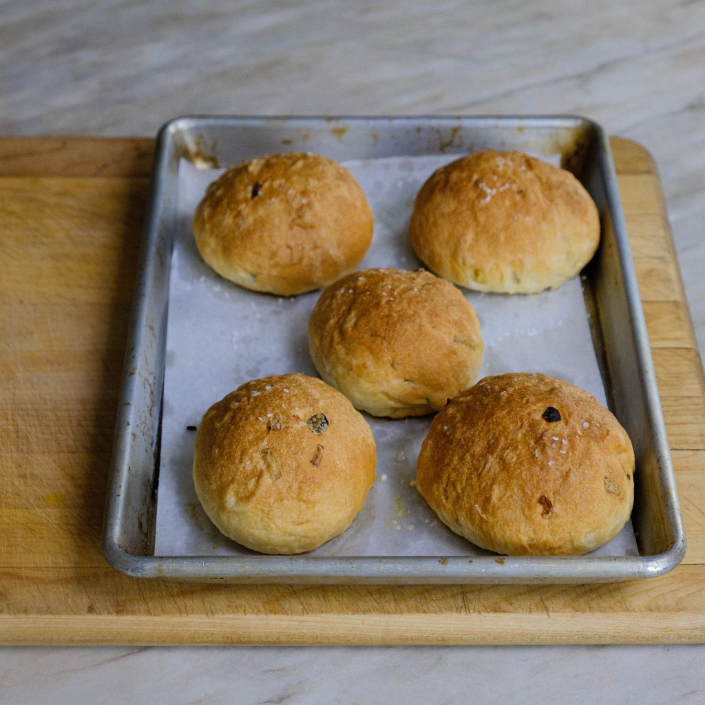 BAKED SCALLION VEGAN BRIOCHE 2