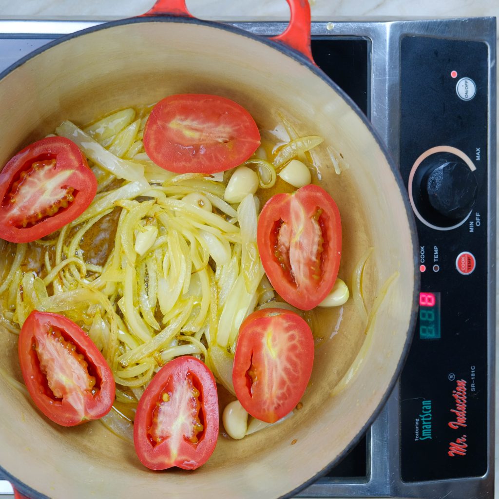 TOASTED ONIONS AND GARLIC, TOMATOES, FOR BIRIRIA_