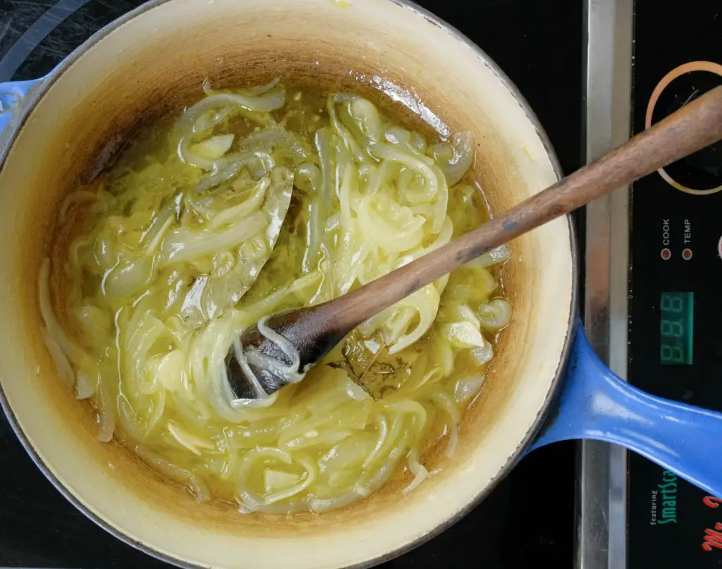 COOKED SLICED ONIONS IN OLIVE OIL
