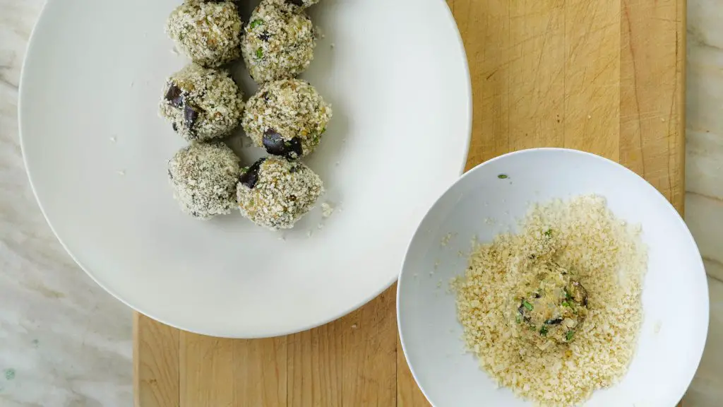 COATING EGGPLANT BALLS WITH PANKO