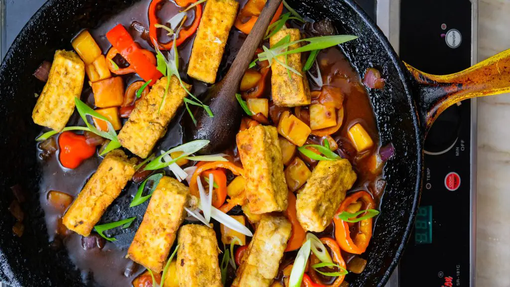 SWEET AND SOUR TOFU IN PAN_