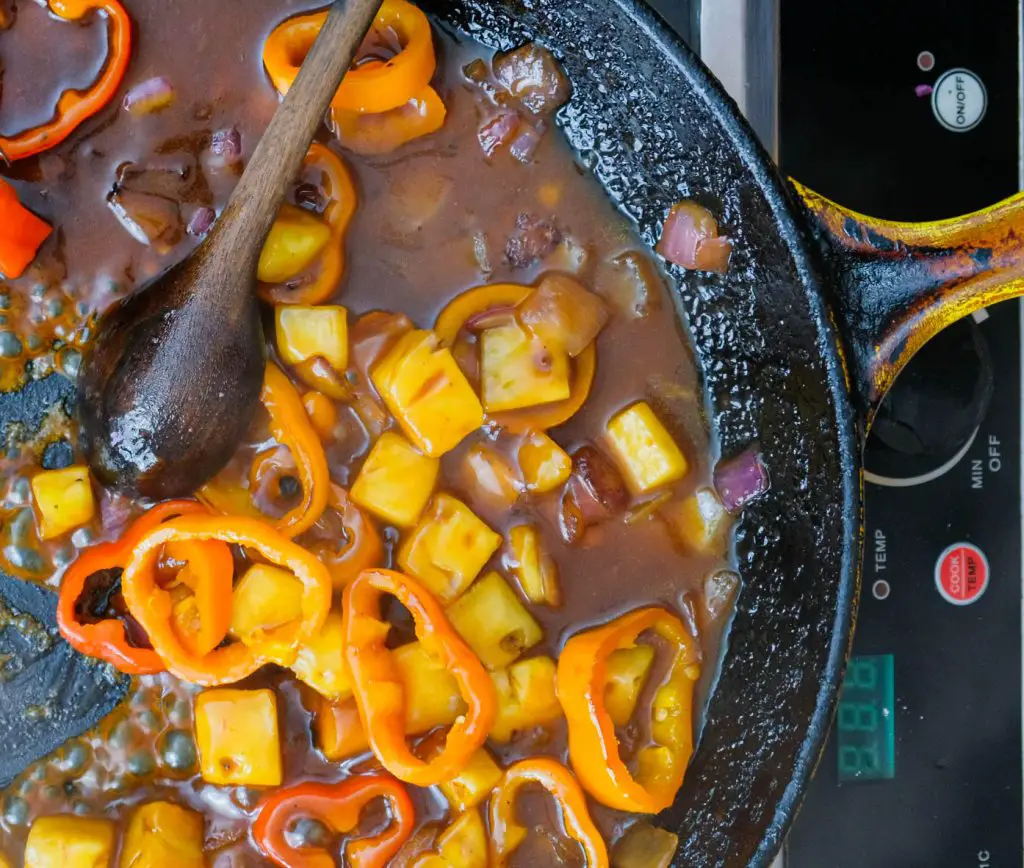 VEGAN SWEET AND SOUR SAUCE WITH VEGETABLES